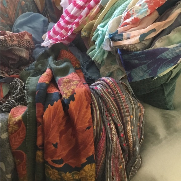 22 SCARVES! Various sizes, fabrics and styles! A complete Scarf Wardrobe! - Picture 4 of 10